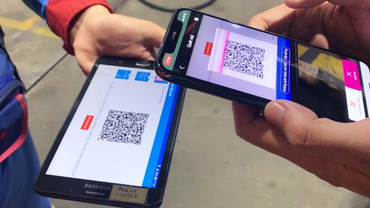 Thanh toán qua mã quét QR tại cây xăng